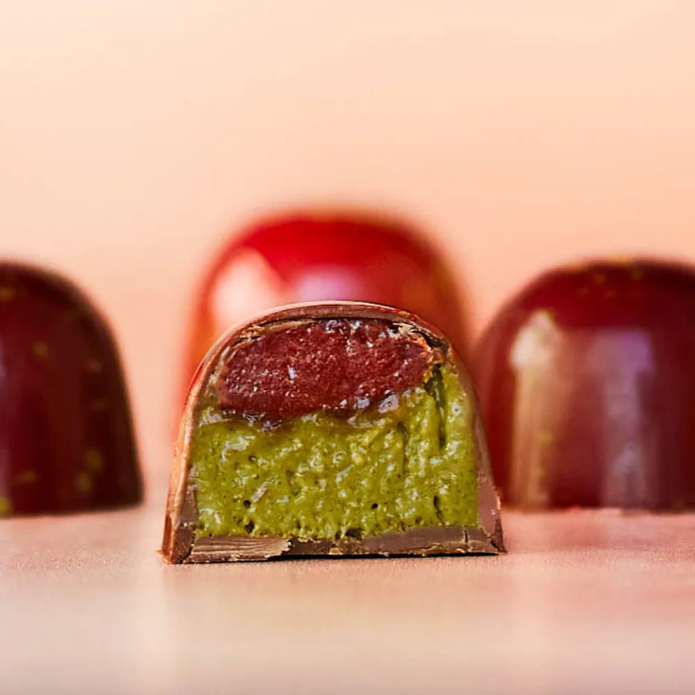 Chocoladebezorgd Dubai Strawberry Barzz & bonbons set aardbei