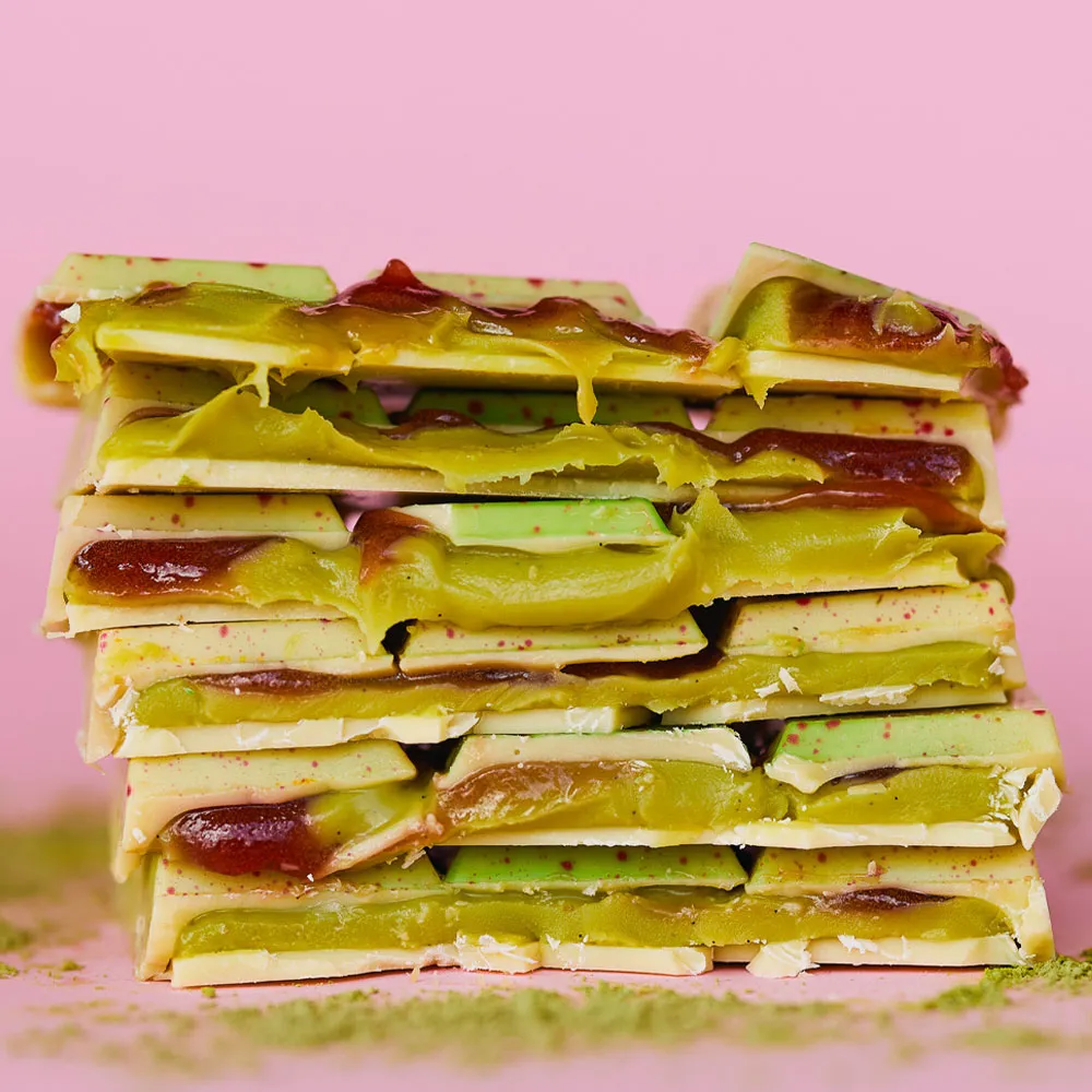 Chocoladebezorgd Barzz Strawberry matcha chocoladereep 220 gram