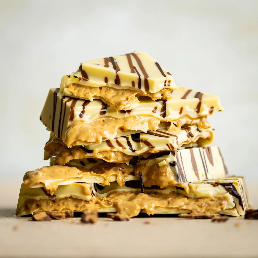 Chocoladebezorgd Barzz Bueno hazelnut chocoladereep 220 g wit