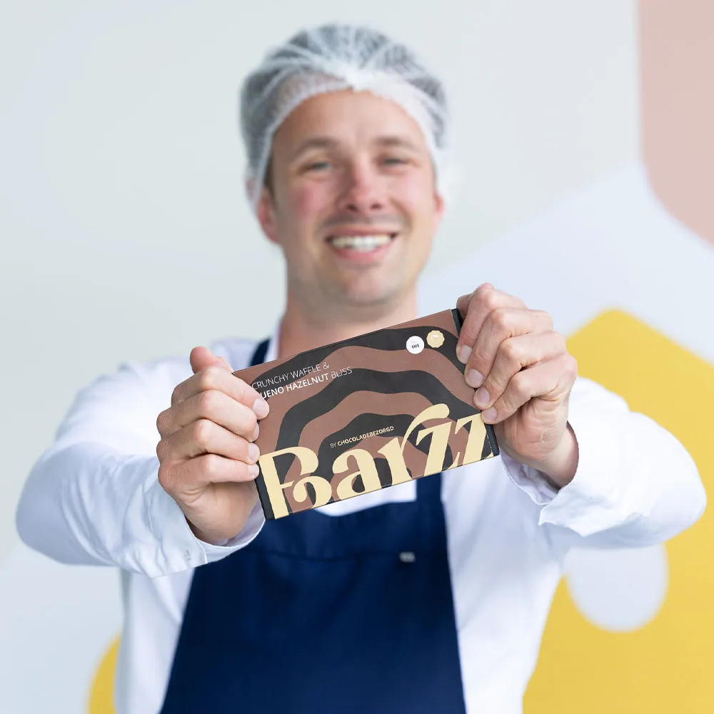 Chocoladebezorgd Barzz Bueno hazelnut chocoladereep 220 g wit