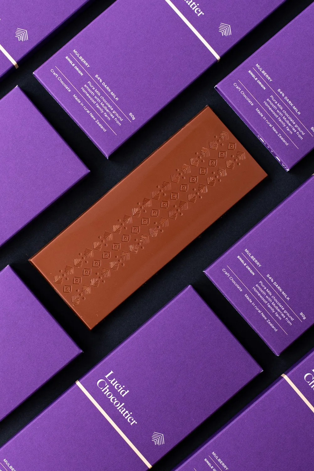 Lucid Chocolatier Infusion Mulberry melkchocoladereep 50g