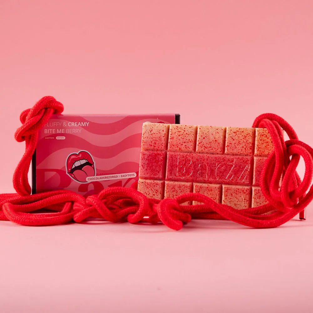 Chocoladebezorgd Barzz Bite Me Berry witte reep 220 gram rood fruit