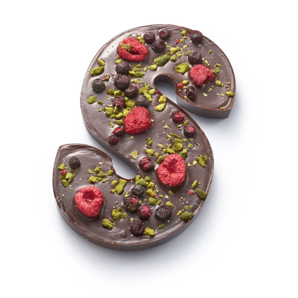 Chocoladebezorgd Chocoladeletter Berry & Pistache puur vegan 220 gram