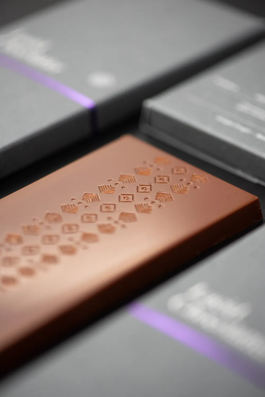 Lucid Chocolatier Tonka 46% melkchocoladereep 60g karamel