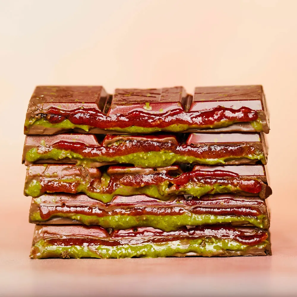 Barzz Dubai Strawberry Chocoladereep 220 g Aardbei